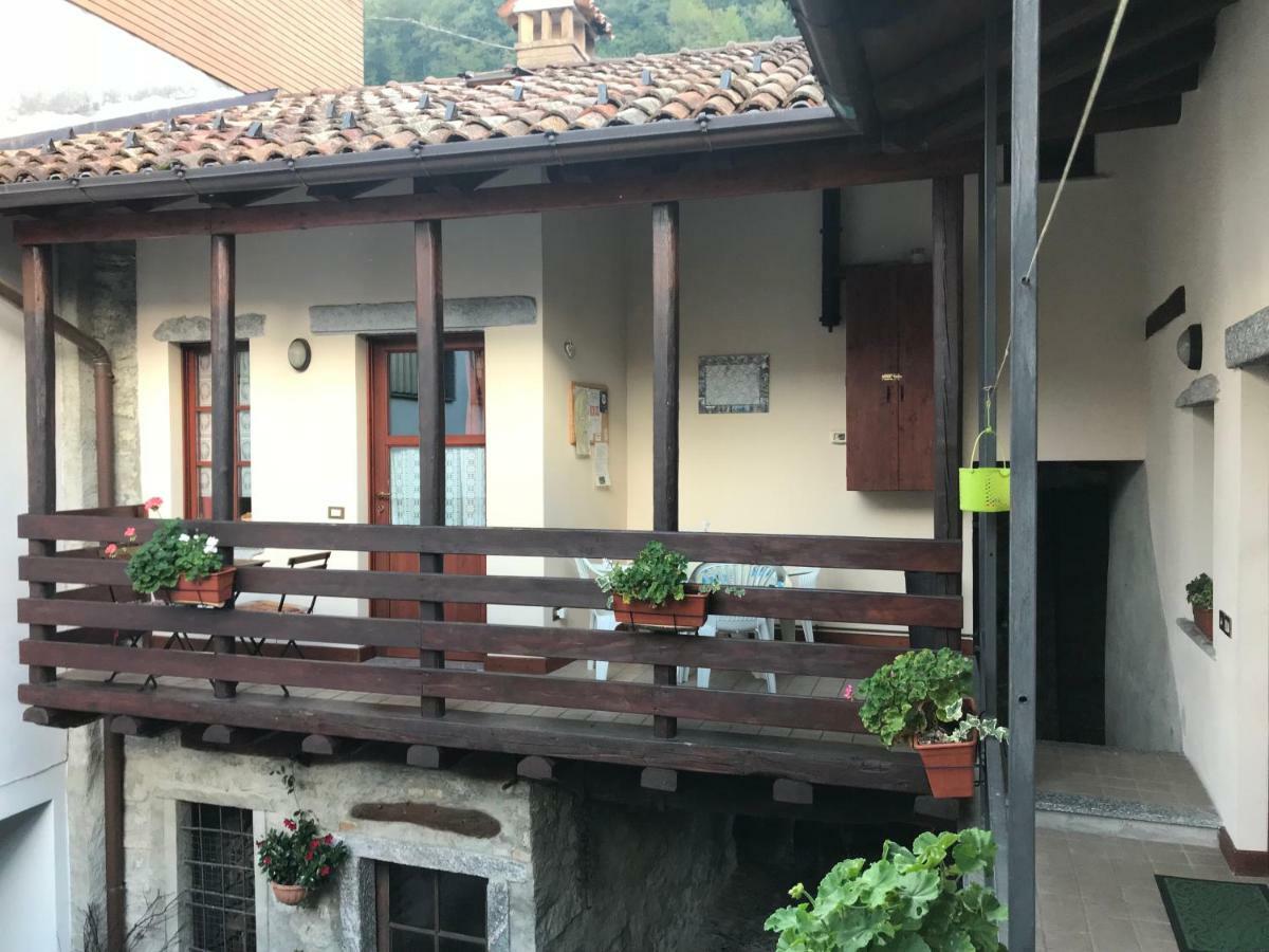 La Corte Del Pane Valbrona Bagian luar foto